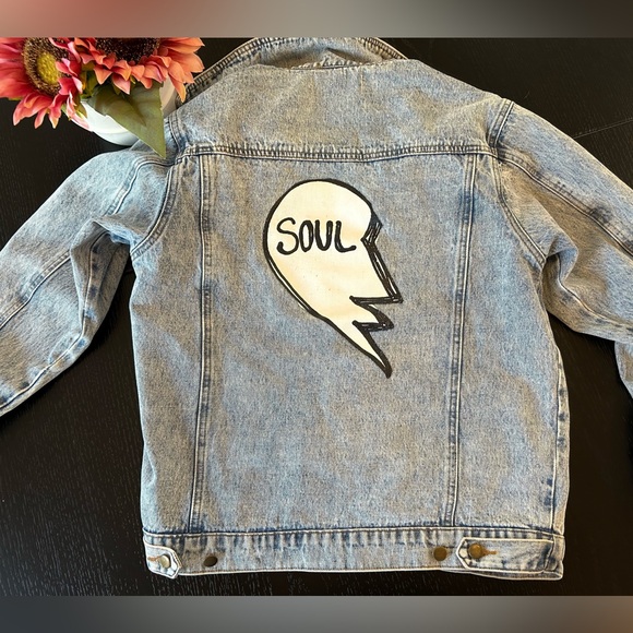 Honey Punch Soul Mates Jean Jacket |Size Small, embroidered patches on front - Picture 2 of 11
